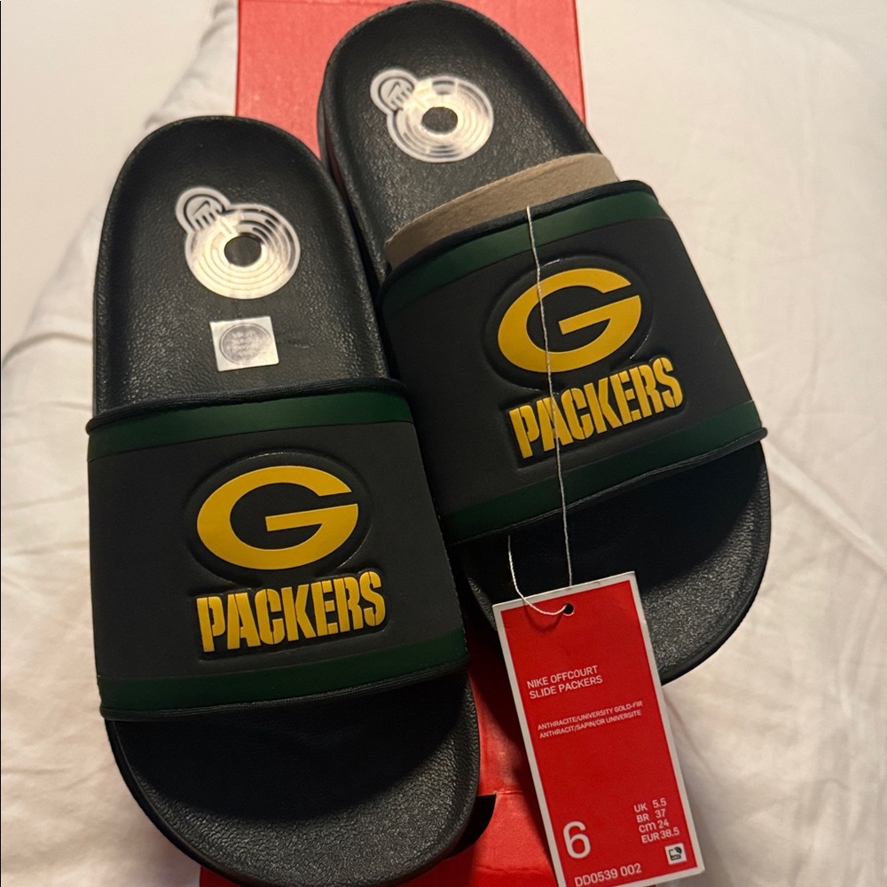 NWT Green Bay Packers Nike Slides